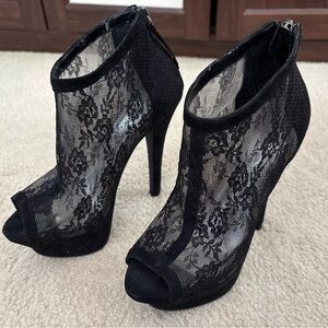 NWOB Bebe Lace Peep-Toe High Heel Ankle Boots - black Olivia SS 5.5